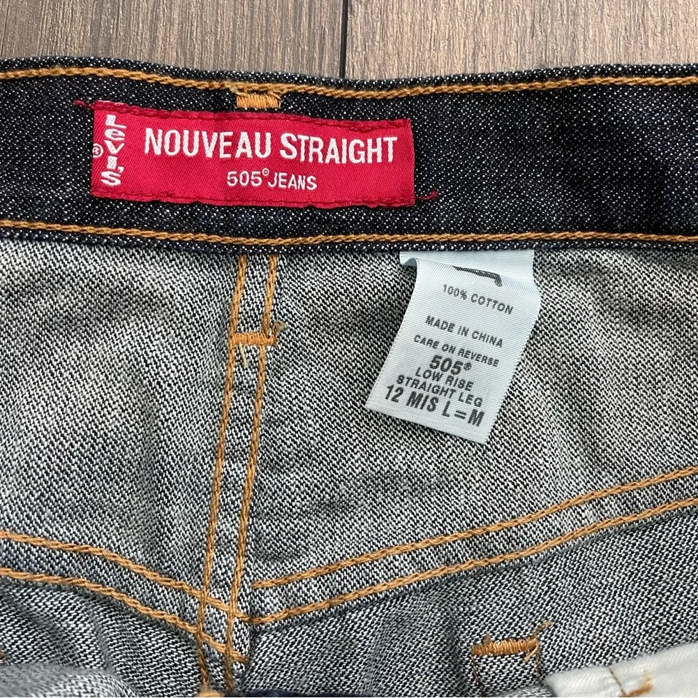 Levi Strauss & Co. Women’s 505 Jeans Nouveau Straight. - Picture 4 of 5